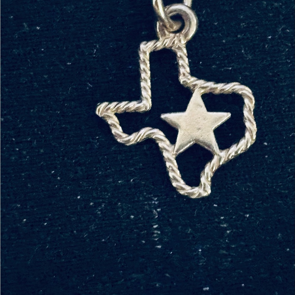 Retired 14k James Avery Texas roped charm. Very gently worn. - Picture 3 of 6